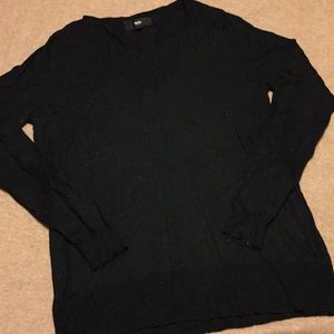 SALE!!🌻 very soft V-neck sweater.